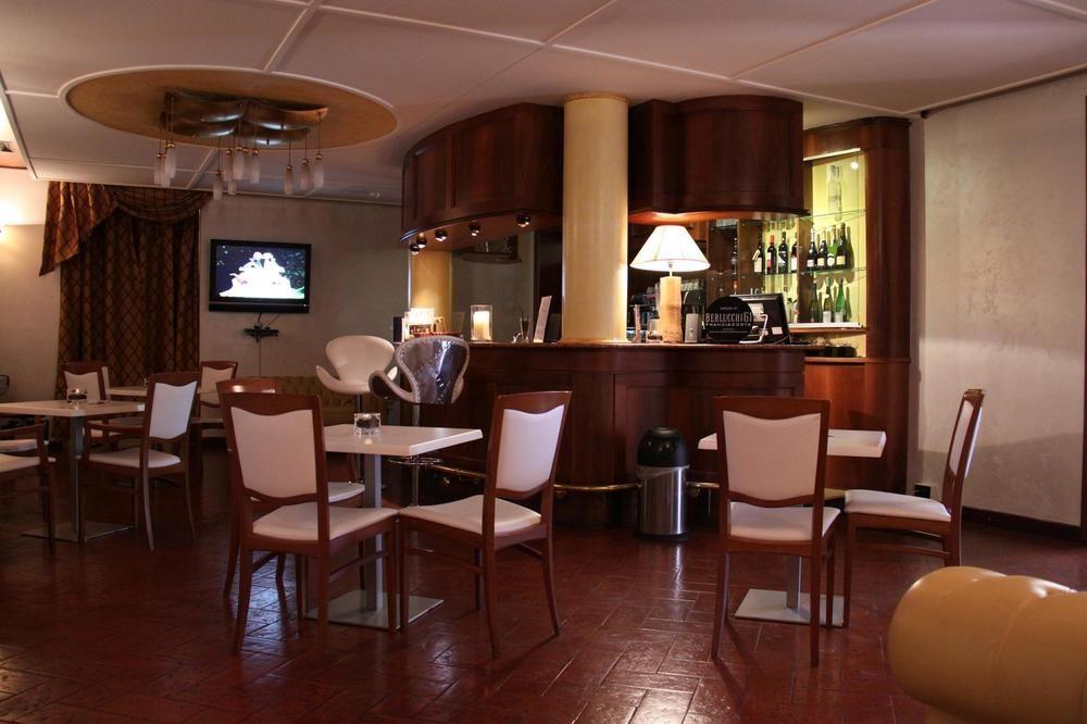 Monte Del Re Hotel Dozza Bagian luar foto
