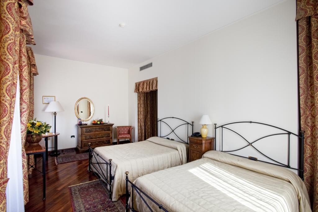 Monte Del Re Hotel Dozza Bagian luar foto