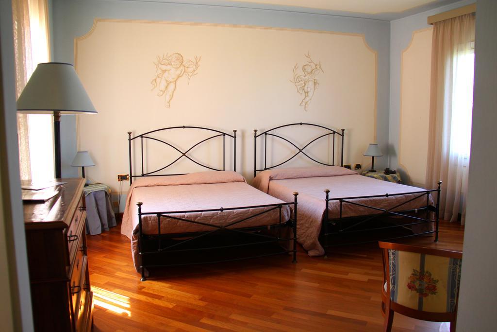 Monte Del Re Hotel Dozza Bagian luar foto