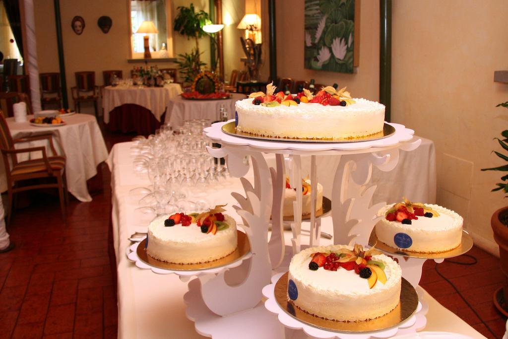 Monte Del Re Hotel Dozza Bagian luar foto